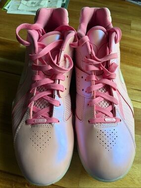 Men’s Pink Athletic Sneakers with Supportive Lace-Up Fit
